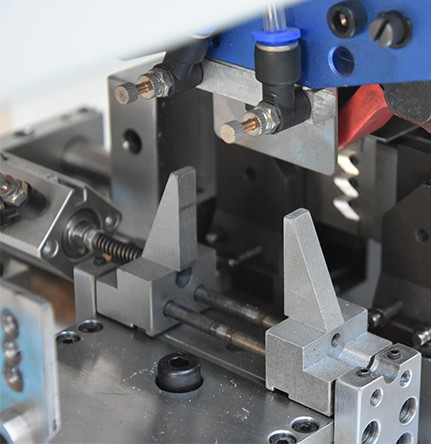 全自動(dòng)高速裁線剝皮機(jī)（編織熱剝）